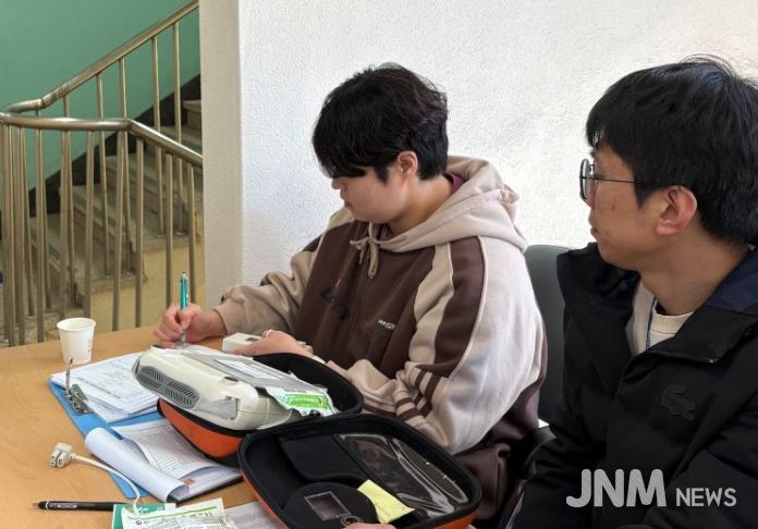 어선 자동심장충격기 점검