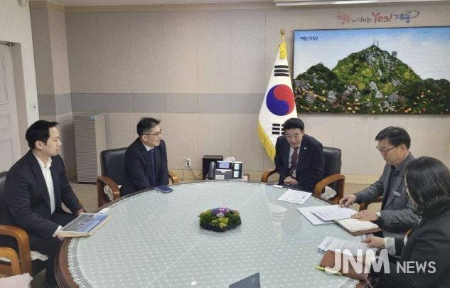 이응우 계룡시장은 7일 하대실2지구 공동1블록 개발사업 관련 시행사(태유디앤피(주))에게 우수 건설사 참여를 요청하고 현안을 점검했다.