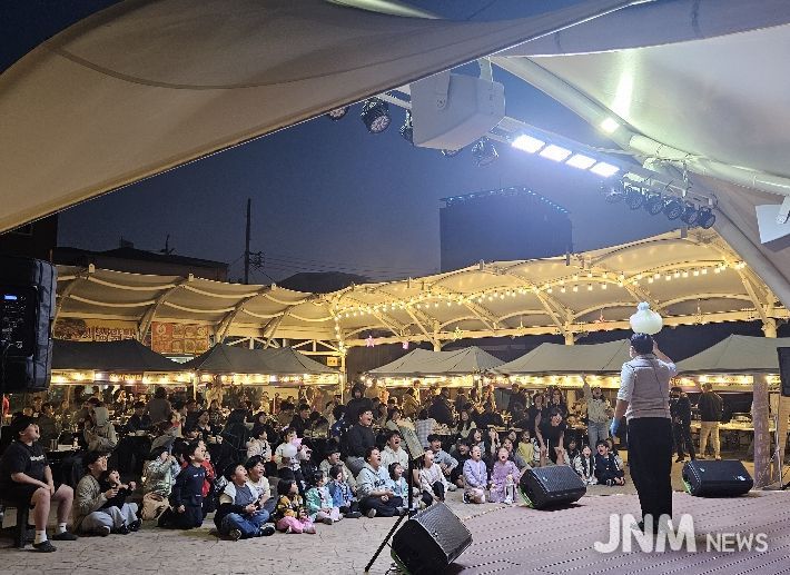 군위전통시장 야시장 성료, 활성화 추진