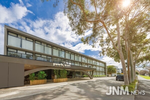 Park Inn by Radisson Melbourne Carlton exterior.