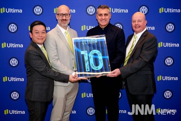 (Left to Right) Jack Li, Regional Business Director, Ultima Markets, Jean-Phiippe Mota, Board Director, Ultima Markets, Christian Vieri, Inter Legend, & Mark Goater, Director, Ultima Markets