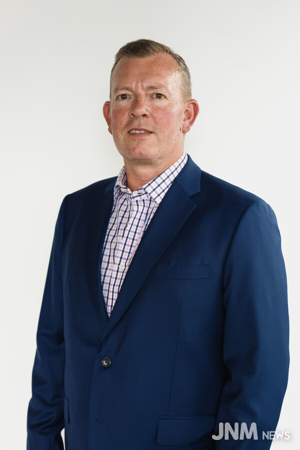 Adam Phillips, CEO of FXTRADING.com