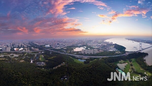 A view of Jiangyin City