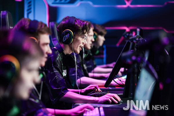 Phygital athletes competing against each other on the digital side of phygital