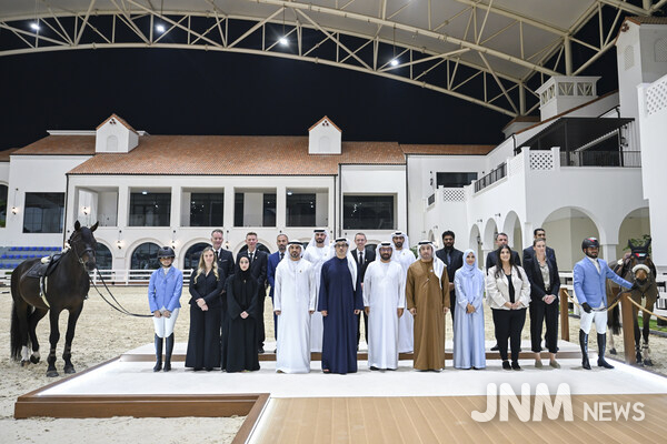 HH Sheikh Mansour bin Zayed Al Nahyan, UAE Vice President and Deputy Prime Minister (front row 5th L), stands for a photograph during the launch of Al Khail Square project, at Abu Dhabi Equestrian Club. Seen with HE Ali Al Shaiba, Director General for the Abu Dhabi Equestrian Club (front row 4th L) and HE Major General Dr Ahmed Nasser Al Raisi, Inspector General of the Ministry of Interior (7th L). ( Eissa Al Hammadi / UAE Presidential Court )