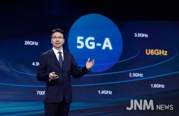 Yang Chaobin, Huawei ICT BG CEO, speaking at MWC Barcelona 2026