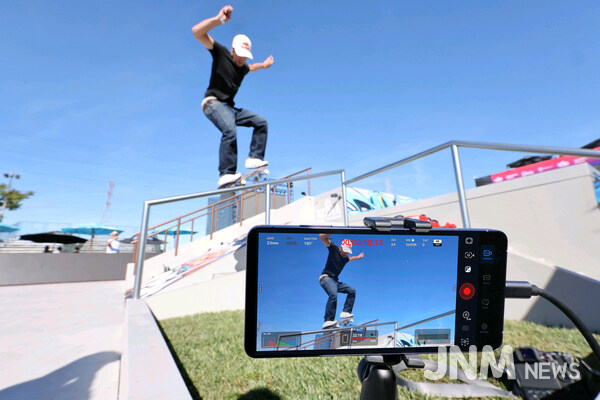 Samsung Galaxy S26 Ultra POV captures new perspectives at SLS DTLA Takeover on April 4, 2026 (Photo courtesy of Getty Images / Samsung).